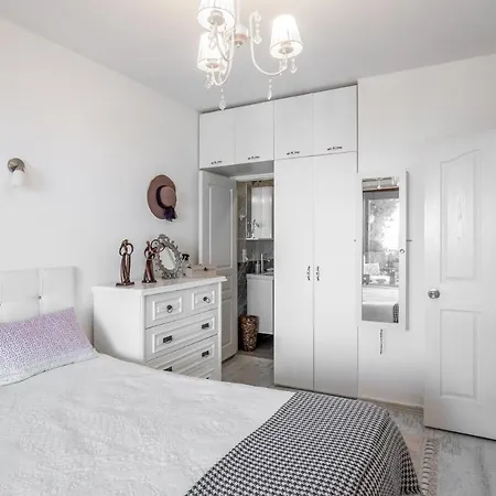 2 Bedroom Flat With Garden And Sea View In Yalikavak *