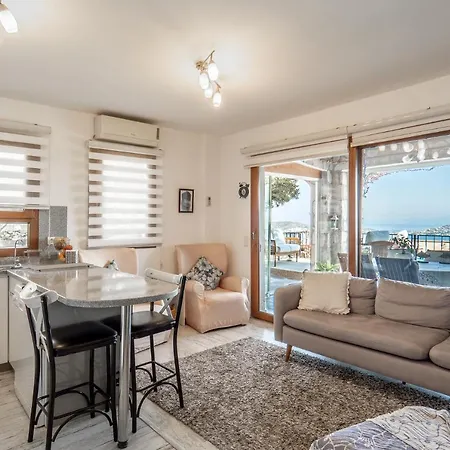 2 Bedroom Flat With Garden And Sea View In Yalikavak Apartament