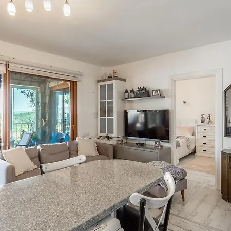 2 Bedroom Flat With Garden And Sea View In Yalikavak Apartament Bodrum
