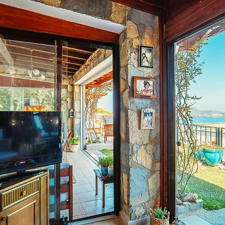 2 Bedroom Flat With Garden And Sea View In Yalikavak *