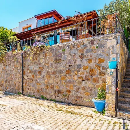 2 Bedroom Flat With Garden And Sea View In Yalikavak * Bodrum